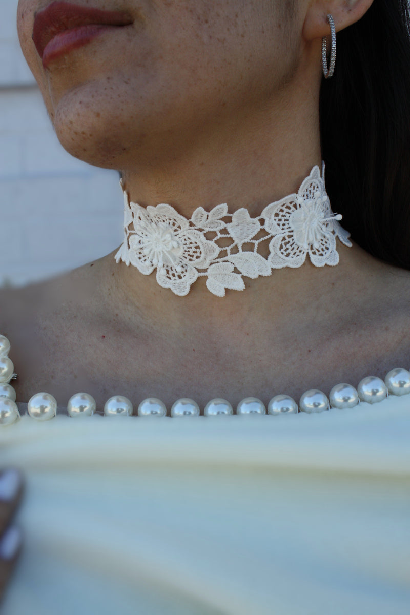 White Lace Choker – PolliAmore