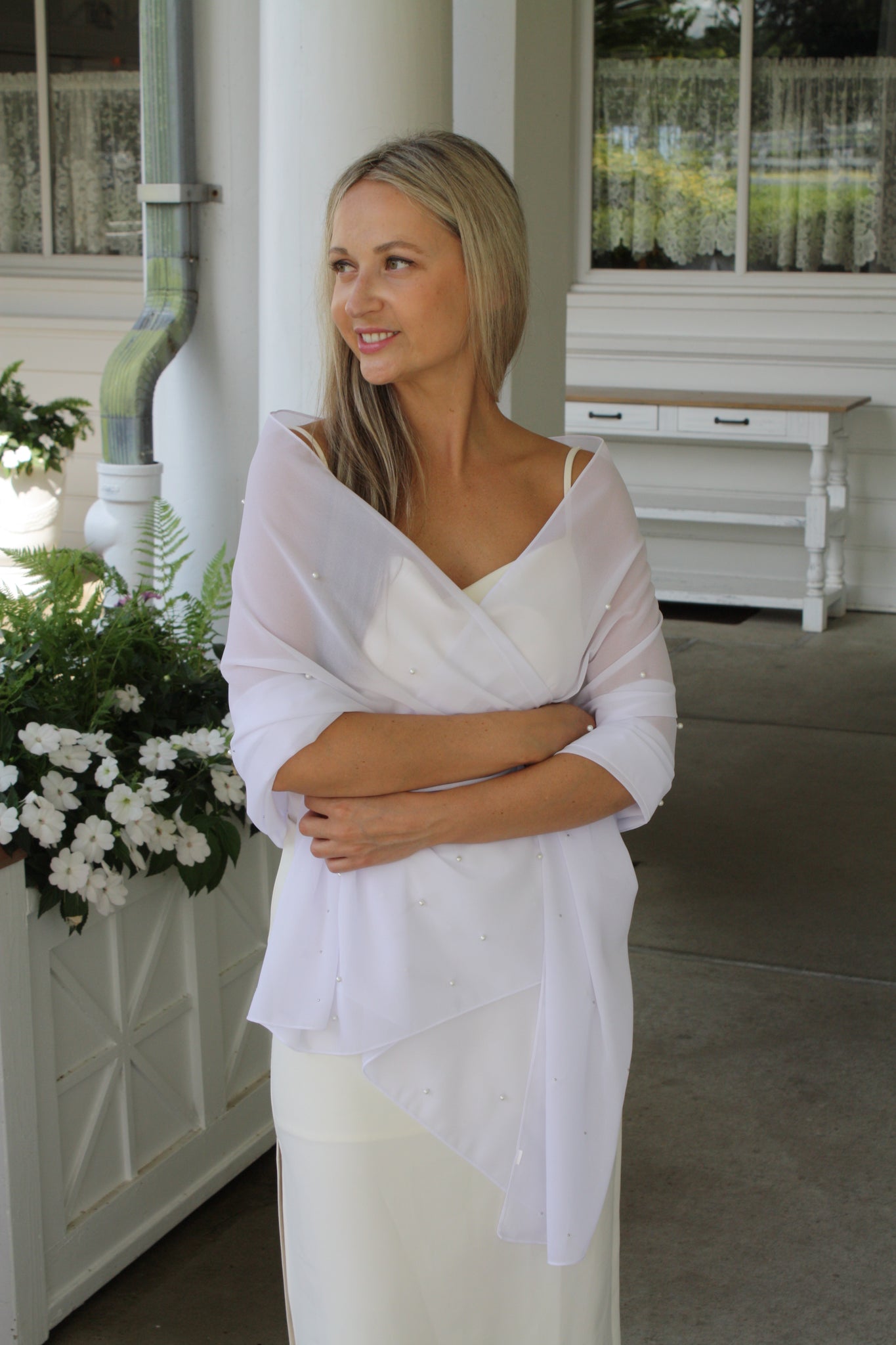 White Shawl with Pearls – PolliAmore White Shawl with Pearls – PolliAmore