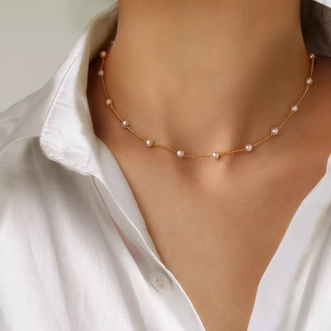 Tiny Necklace with Pearls