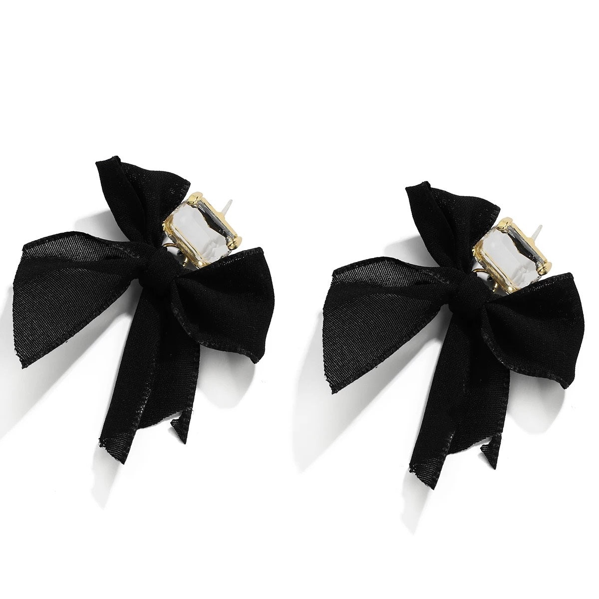 Black bow online earrings